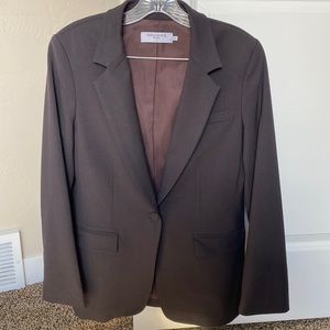 MM LaFleur Suit in haze washable wool twill.